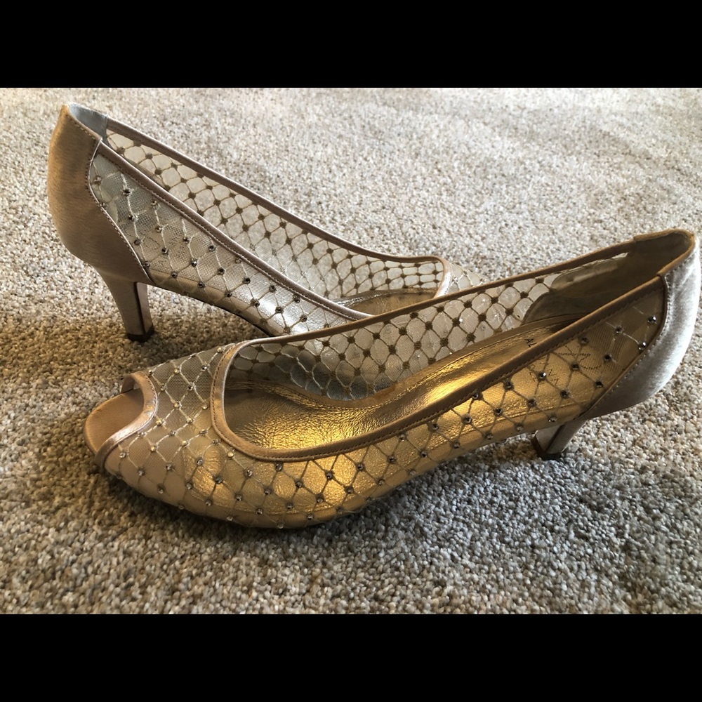 Adrianna Papell gold/silver evening shoe- size 10
